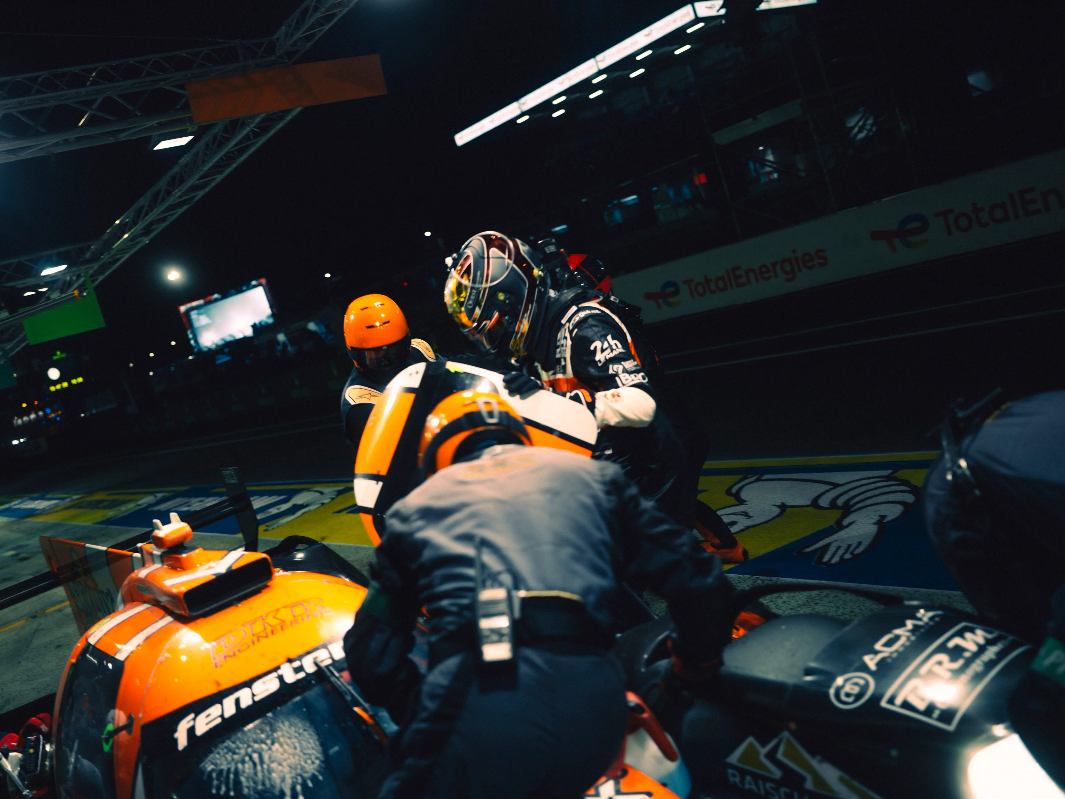 Au stand LMP2 pendant les 24H du Mans 2022